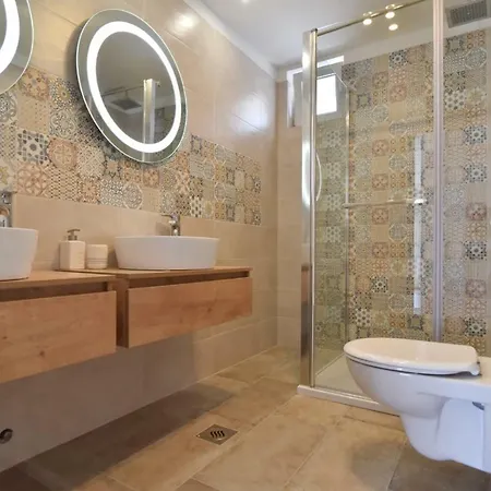 Olivia - Jasenice, With Swimming Pool And Jacuzzi וילה יסניצה