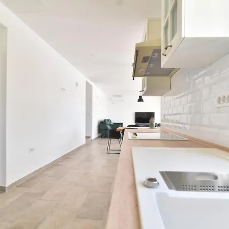 Olivia - Jasenice, With Swimming Pool And Jacuzzi וילה