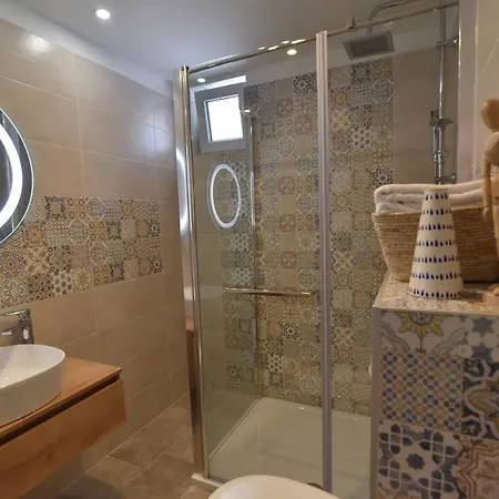 Olivia - Jasenice, With Swimming Pool And Jacuzzi וילה