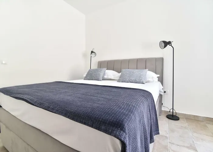 Villa Olivia - Jasenice, With Swimming Pool And Jacuzzi