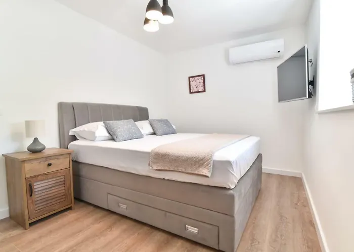 Olivia - Jasenice, With Swimming Pool And Jacuzzi Villa