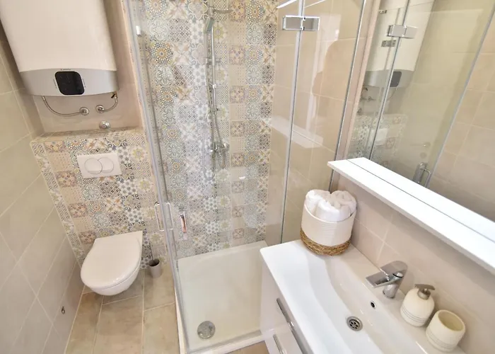 Villa Olivia - Jasenice, With Swimming Pool And Jacuzzi